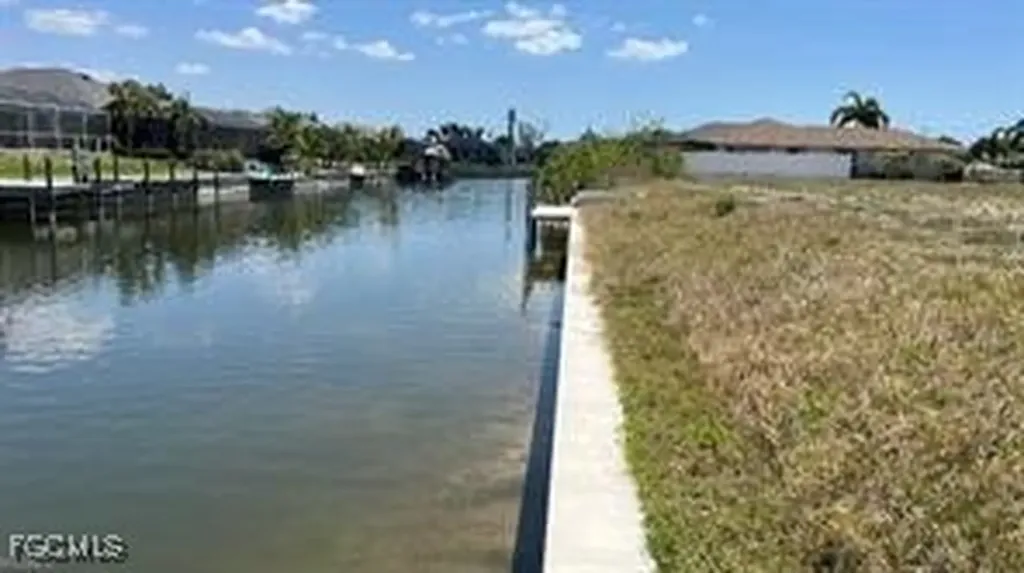 1221 SW 3rd Avenue Cape Coral FL 33991