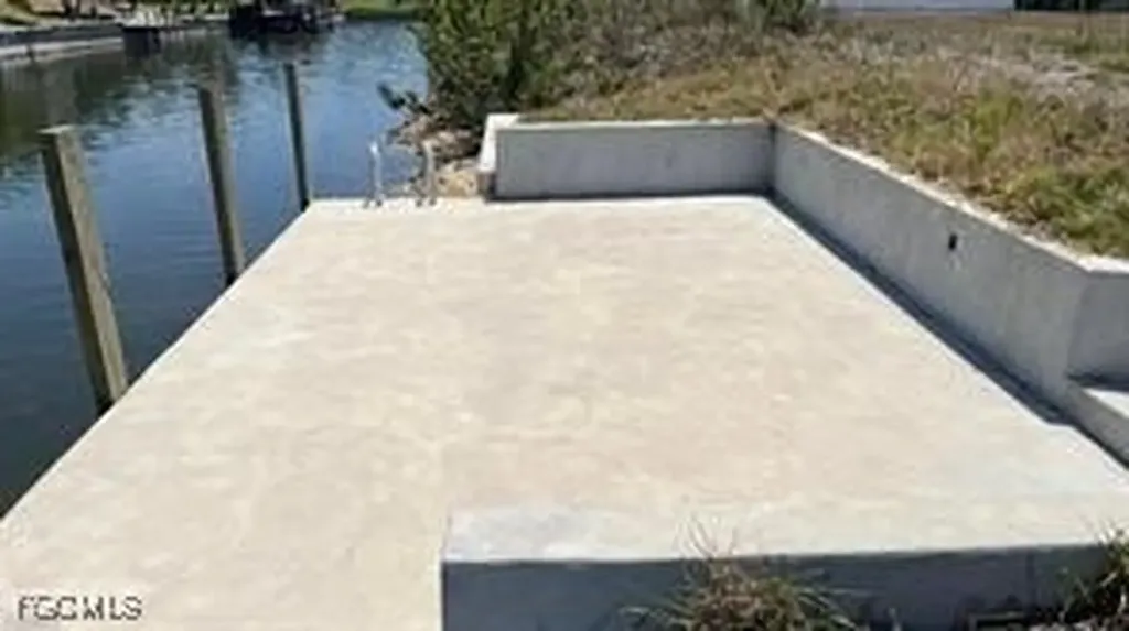 1221 SW 3rd Avenue Cape Coral FL 33991