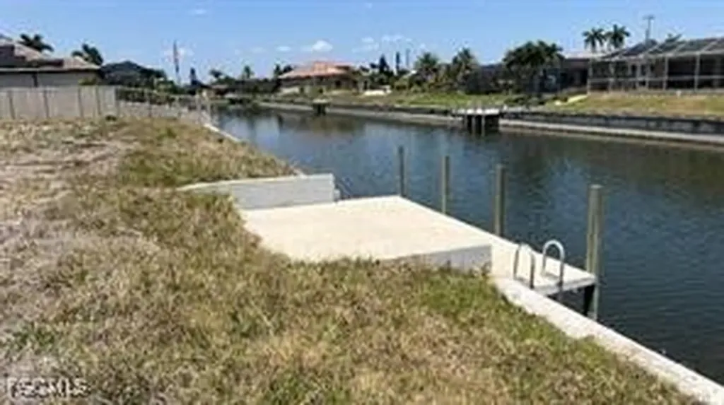 1221 SW 3rd Avenue Cape Coral FL 33991