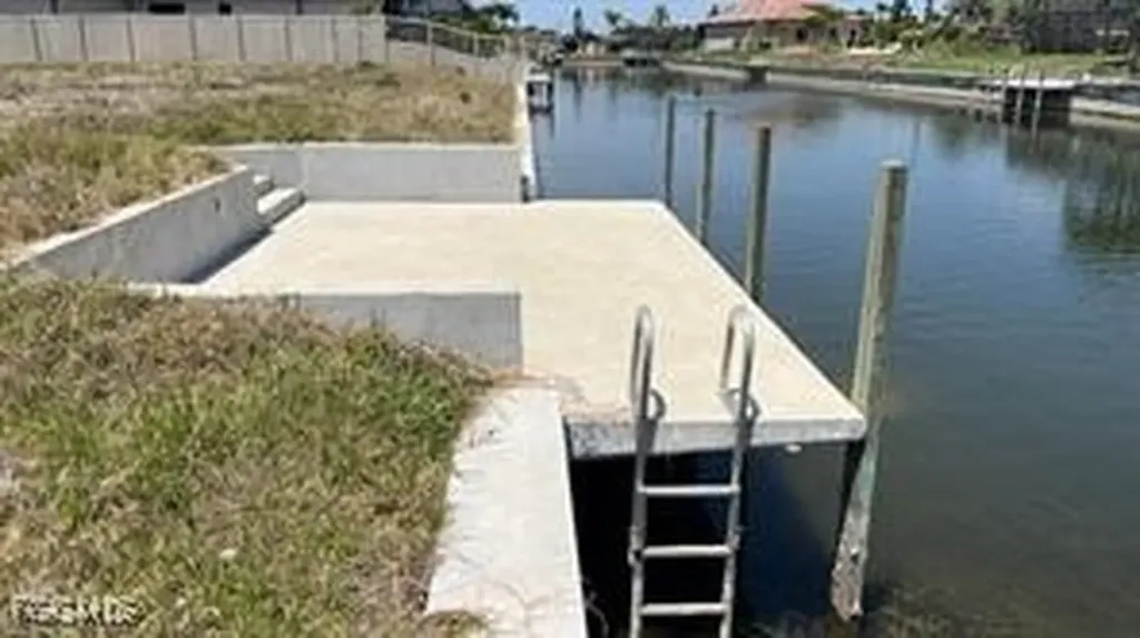 1221 SW 3rd Avenue Cape Coral FL 33991