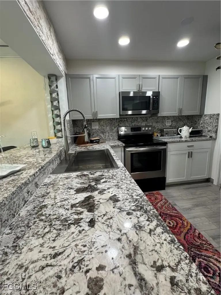 3720 SE 21st Place Cape Coral FL 33904