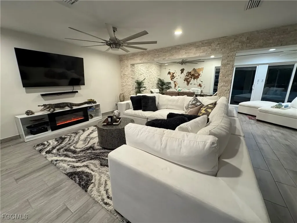 3720 SE 21st Place Cape Coral FL 33904