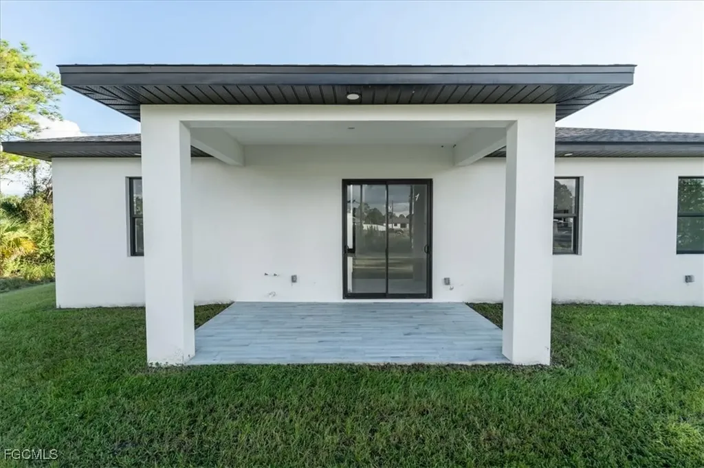 3203 Sunshine Boulevard N Lehigh Acres FL 33971
