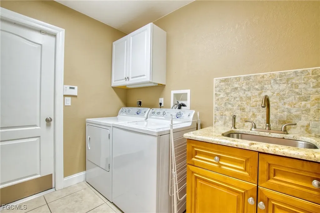 3208 SE 5th Avenue Cape Coral FL 33904