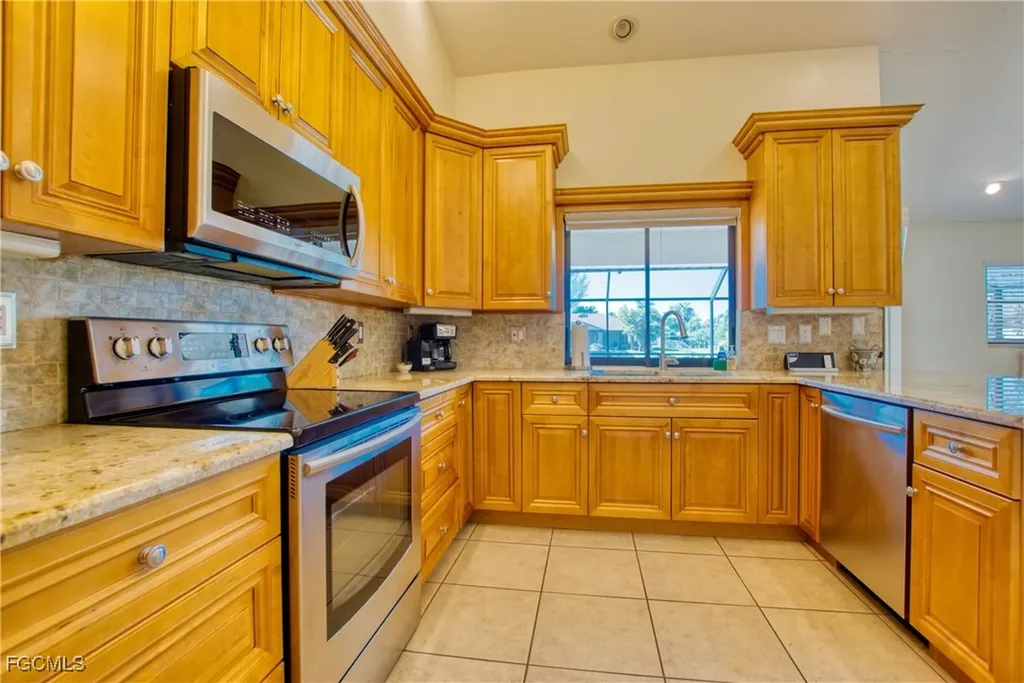 3208 SE 5th Avenue Cape Coral FL 33904