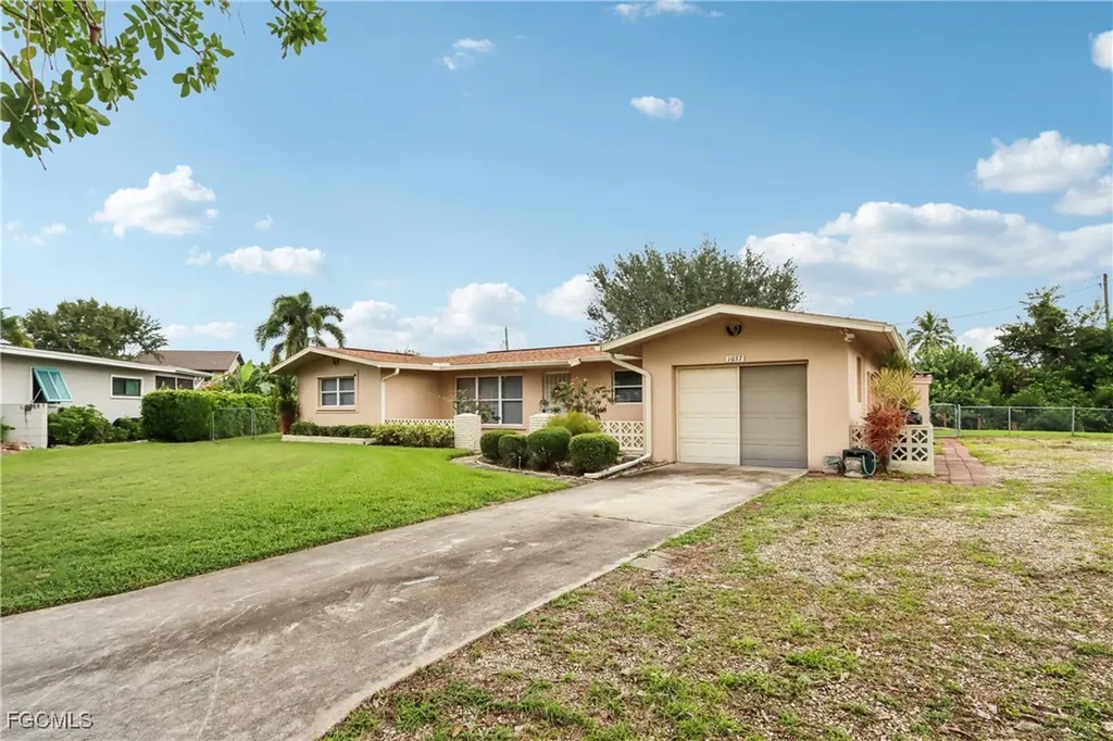 1037 Ione Drive Fort Myers FL 33919