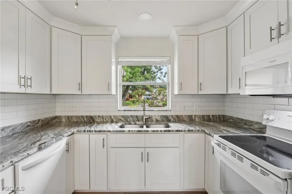 1037 Ione Drive Fort Myers FL 33919
