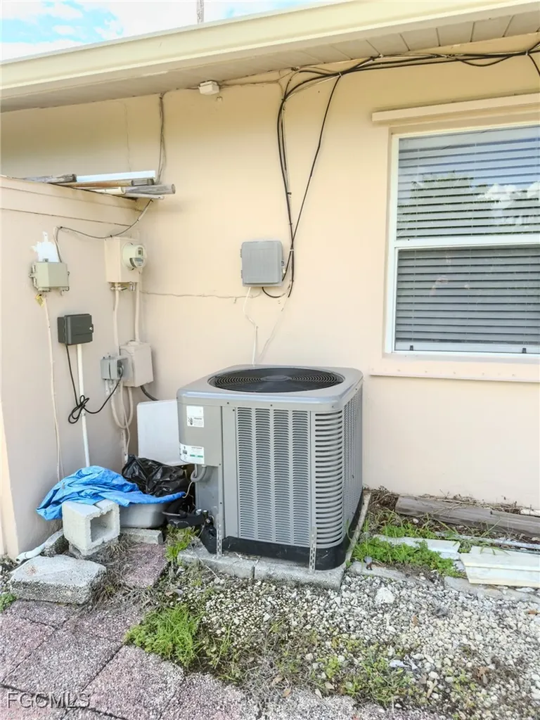 1037 Ione Drive Fort Myers FL 33919