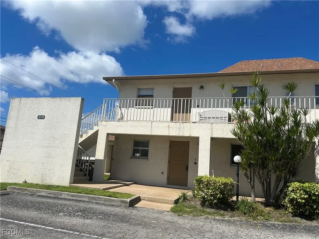 4718 SE 5th Avenue Cape Coral FL 33904