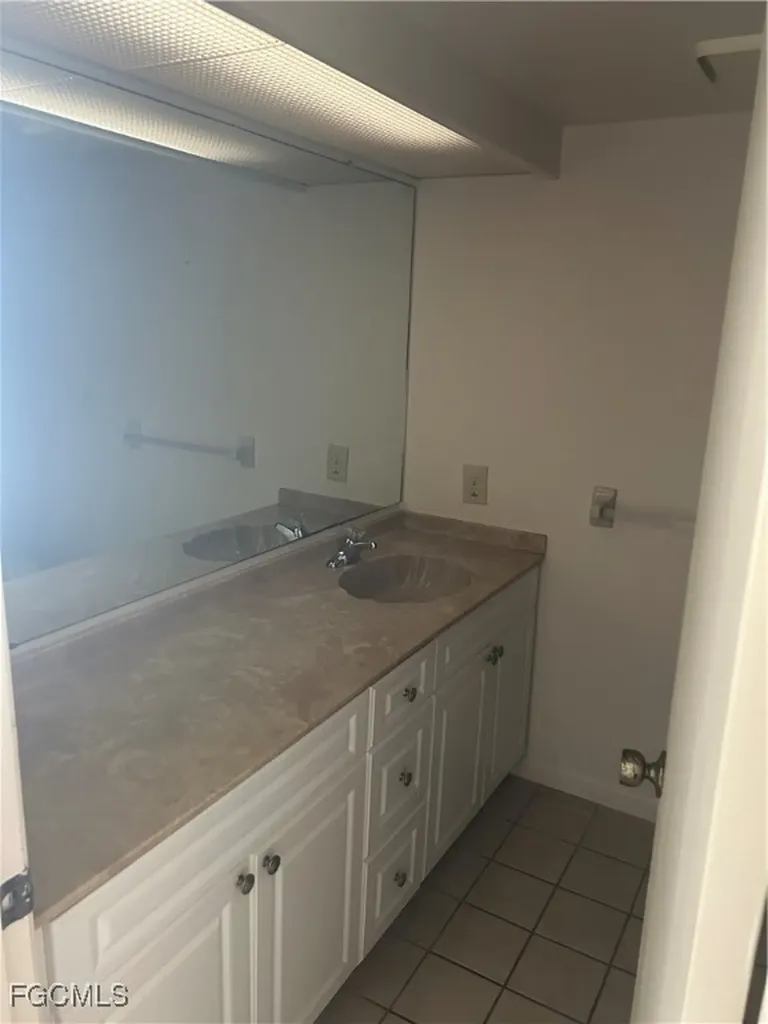 4718 SE 5th Avenue Cape Coral FL 33904