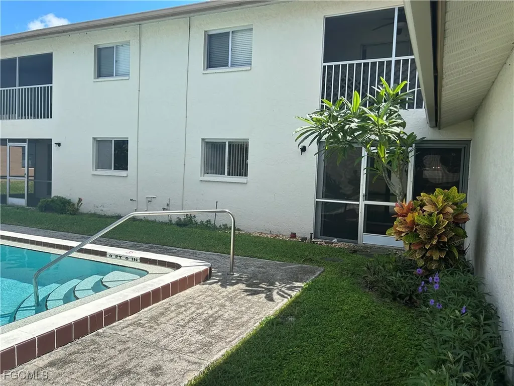 4718 SE 5th Avenue Cape Coral FL 33904