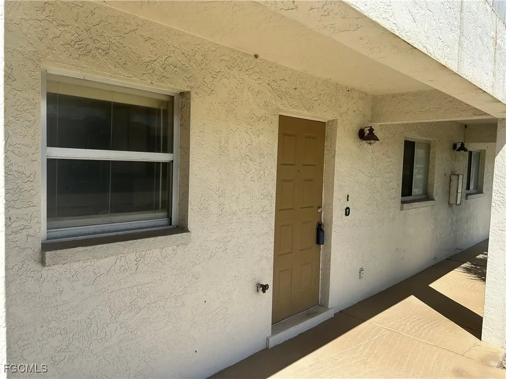 4718 SE 5th Avenue Cape Coral FL 33904