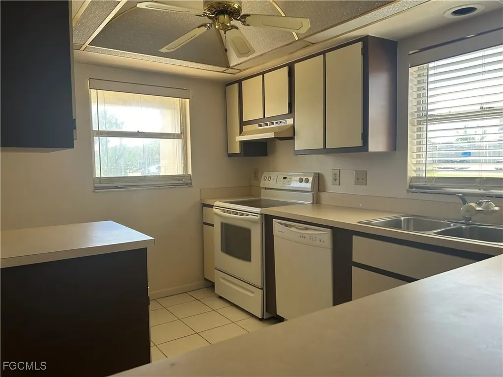 4718 SE 5th Avenue Cape Coral FL 33904