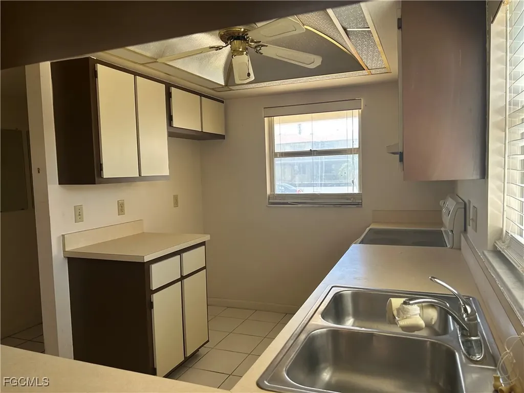 4718 SE 5th Avenue Cape Coral FL 33904
