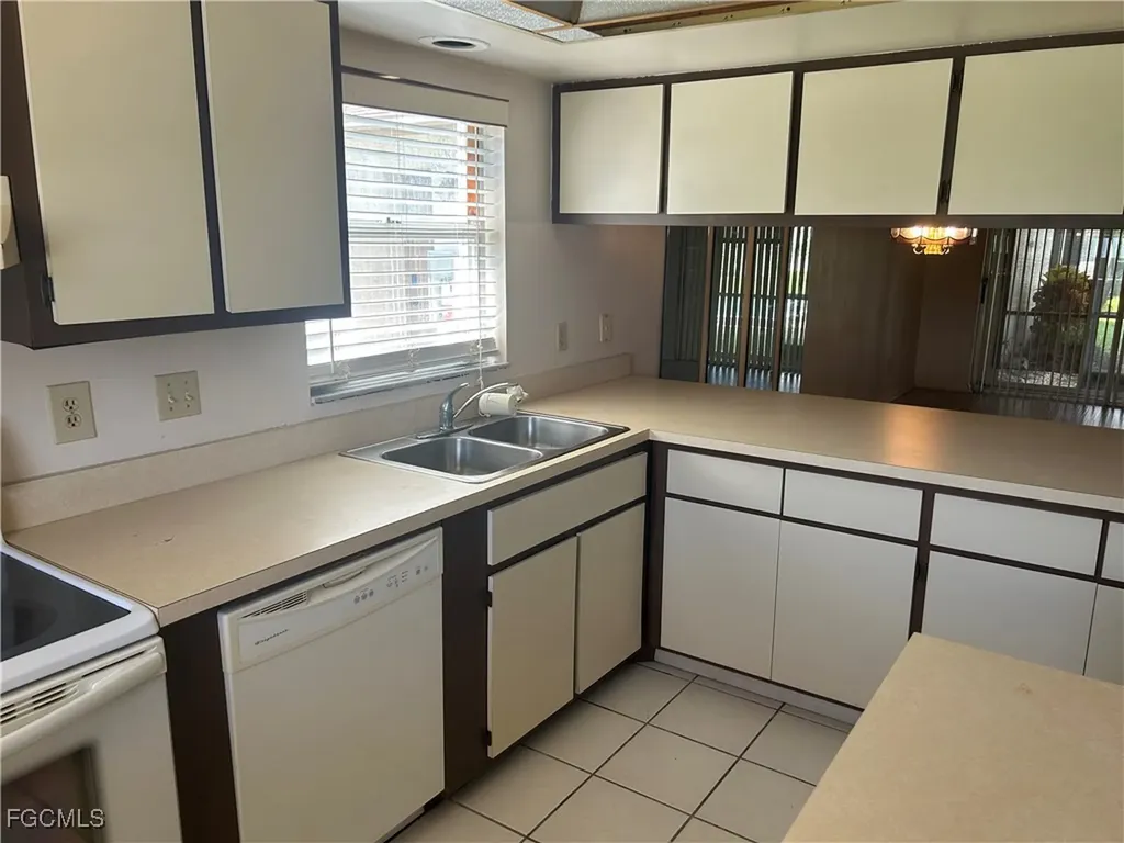 4718 SE 5th Avenue Cape Coral FL 33904