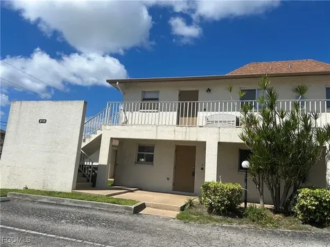 4718 SE 5th Avenue Cape Coral FL 33904