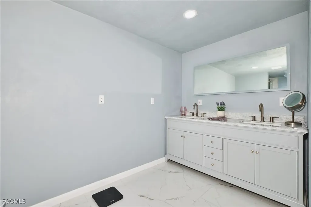 372 Altamont Avenue Fort Myers FL 33905