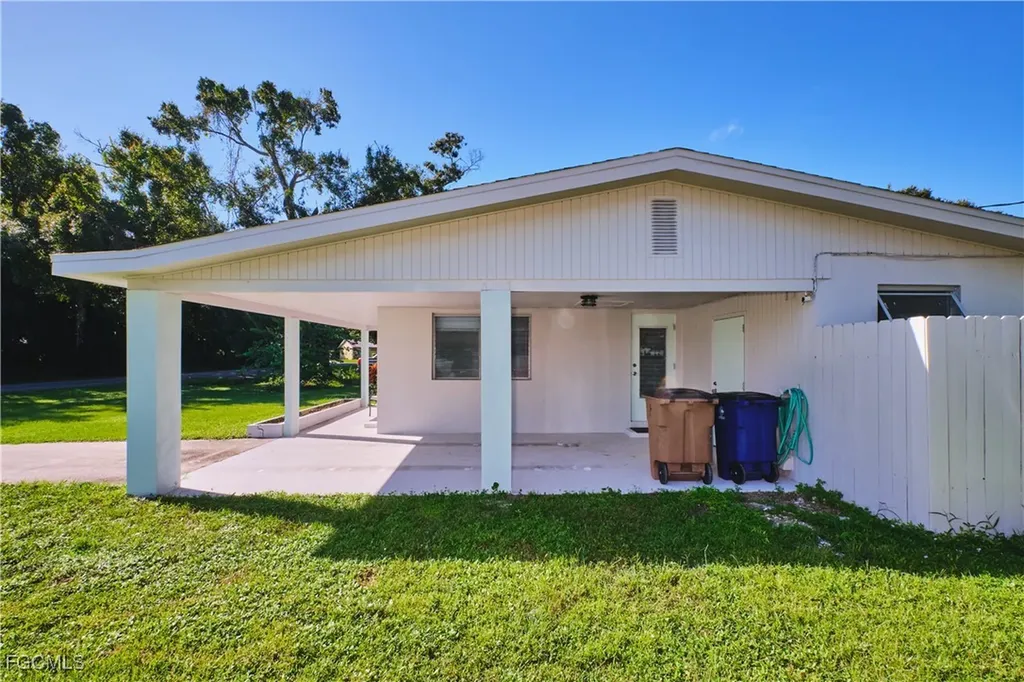 372 Altamont Avenue Fort Myers FL 33905