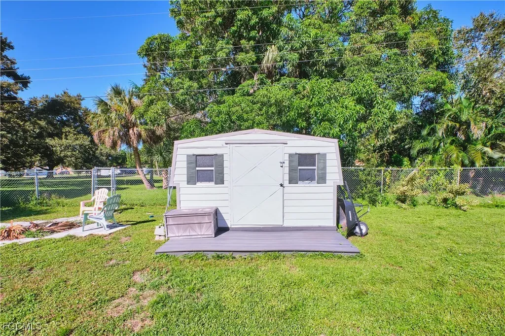372 Altamont Avenue Fort Myers FL 33905