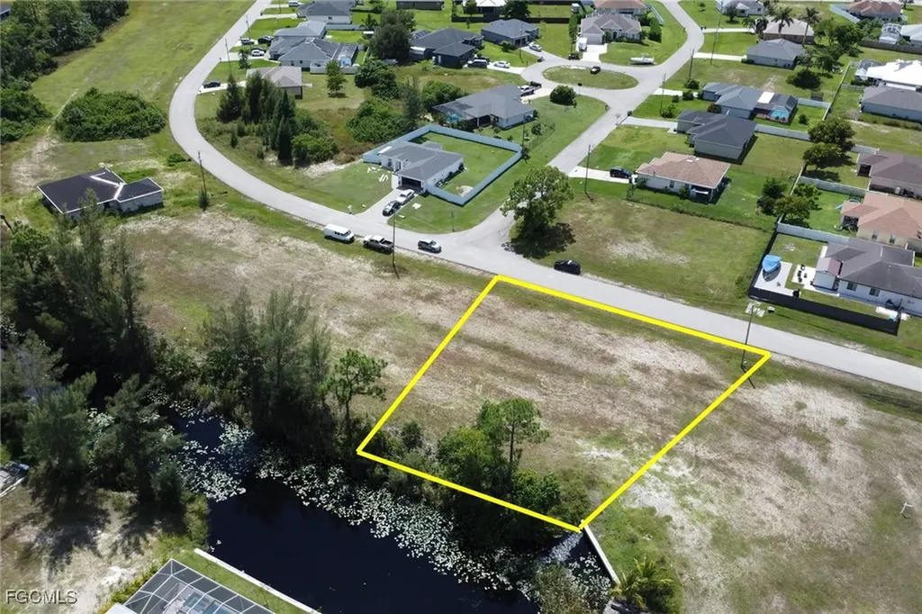 807 NE 38th Terrace Cape Coral FL 33909