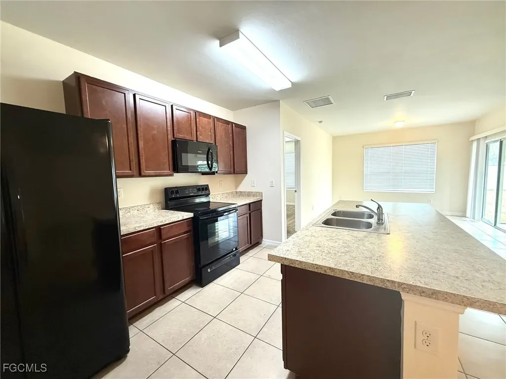 902 SE 31st Terrace Cape Coral FL 33904