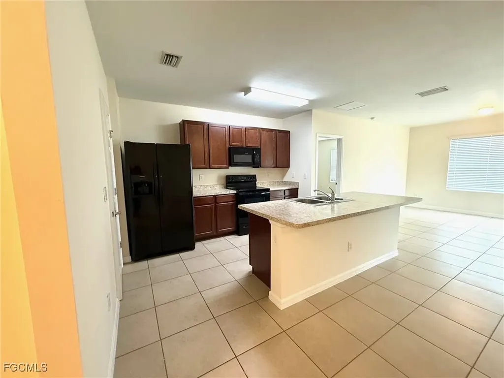902 SE 31st Terrace Cape Coral FL 33904