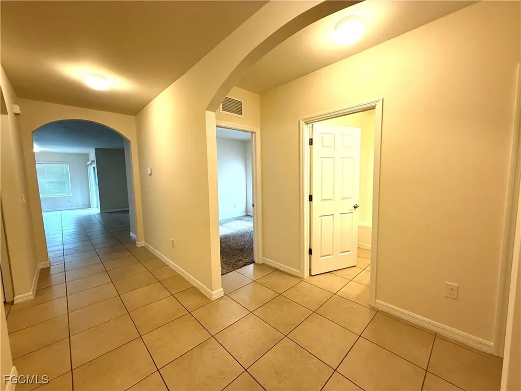 902 SE 31st Terrace Cape Coral FL 33904