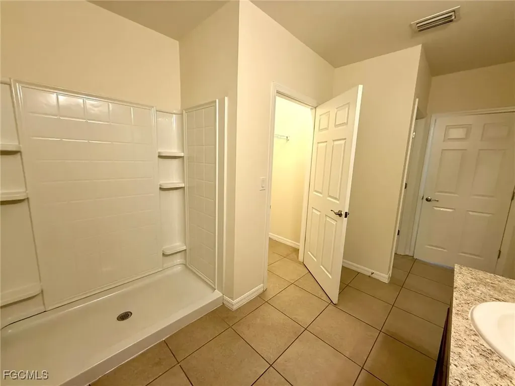 902 SE 31st Terrace Cape Coral FL 33904