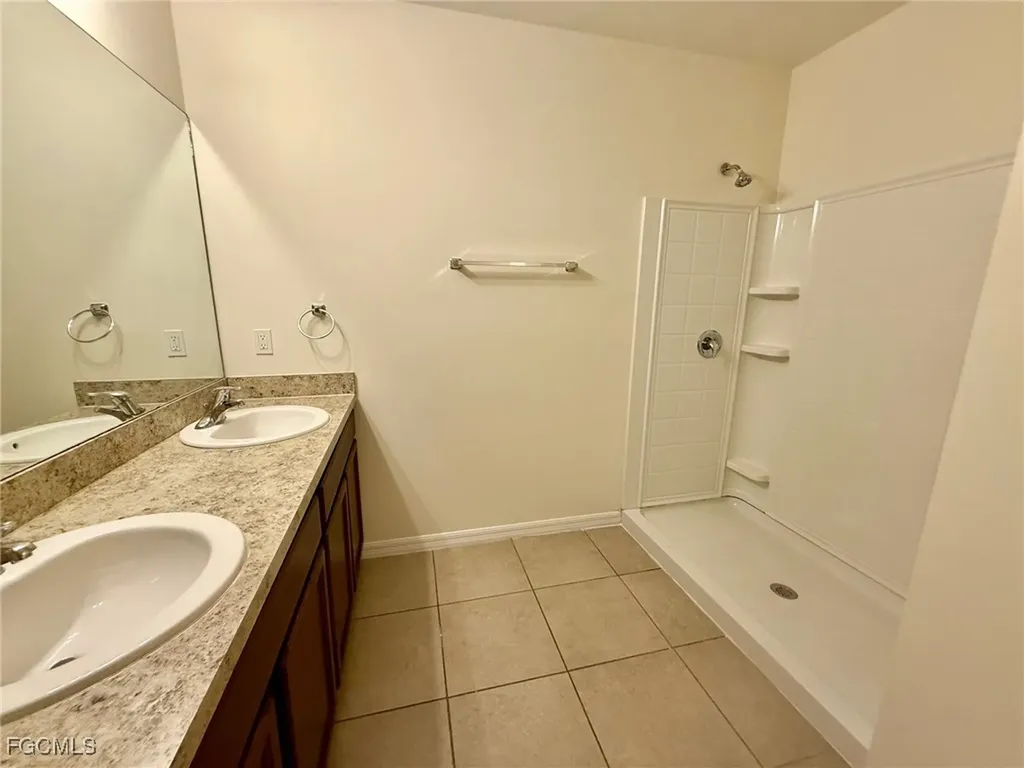 902 SE 31st Terrace Cape Coral FL 33904
