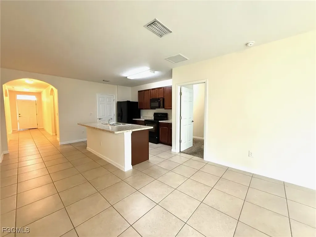 902 SE 31st Terrace Cape Coral FL 33904
