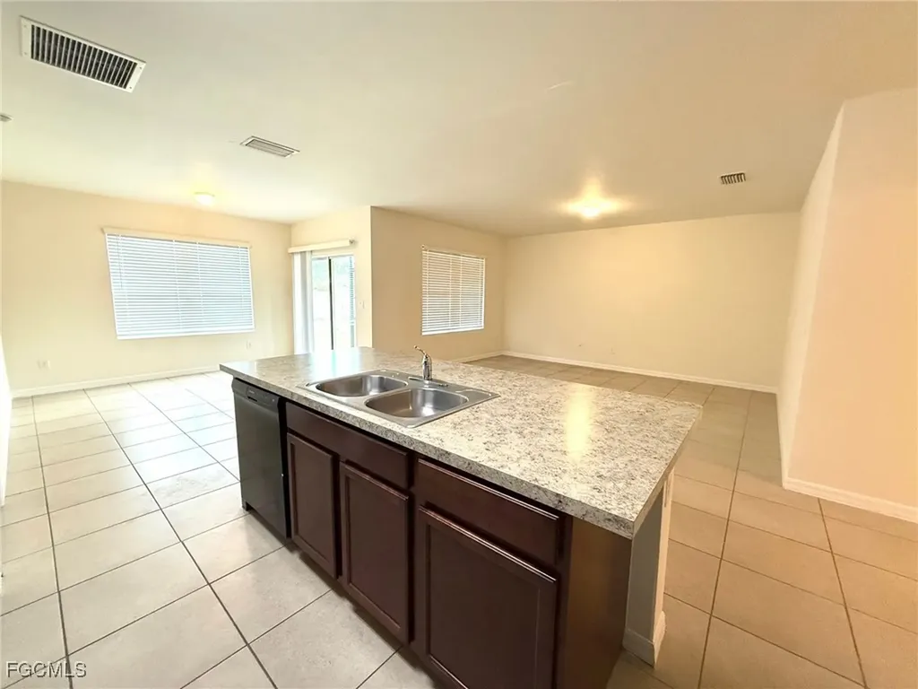 902 SE 31st Terrace Cape Coral FL 33904