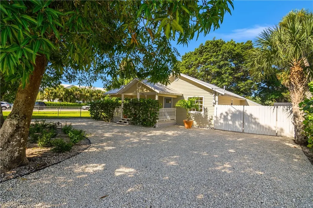 27748 Pullen Avenue Bonita Springs FL 34135