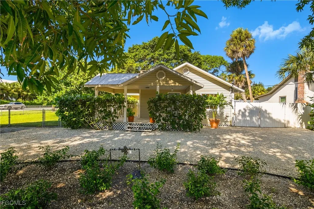 27748 Pullen Avenue Bonita Springs FL 34135