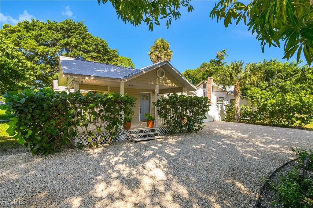 27748 Pullen Avenue Bonita Springs FL 34135