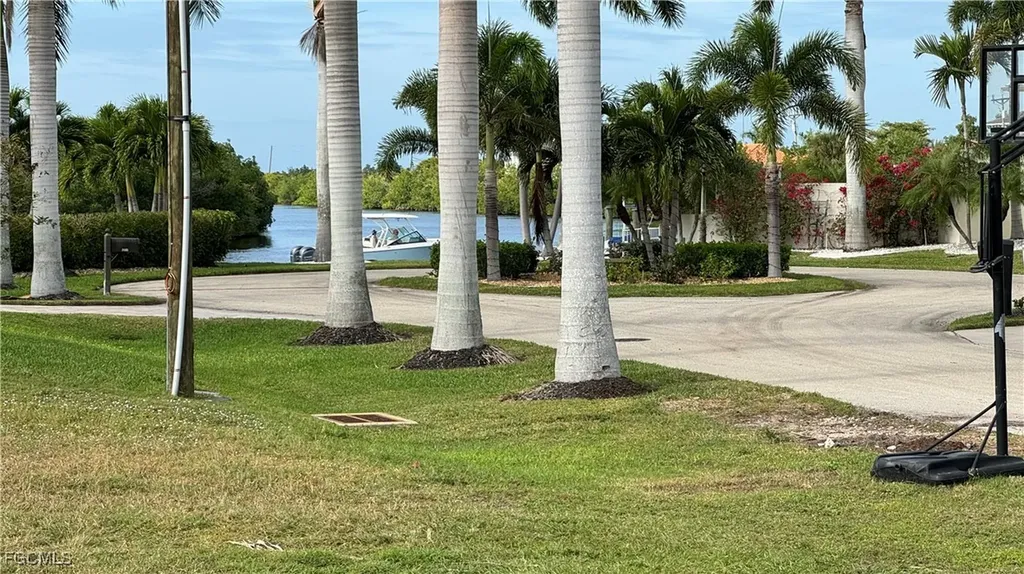 2824 SW 42nd Lane Cape Coral FL 33914