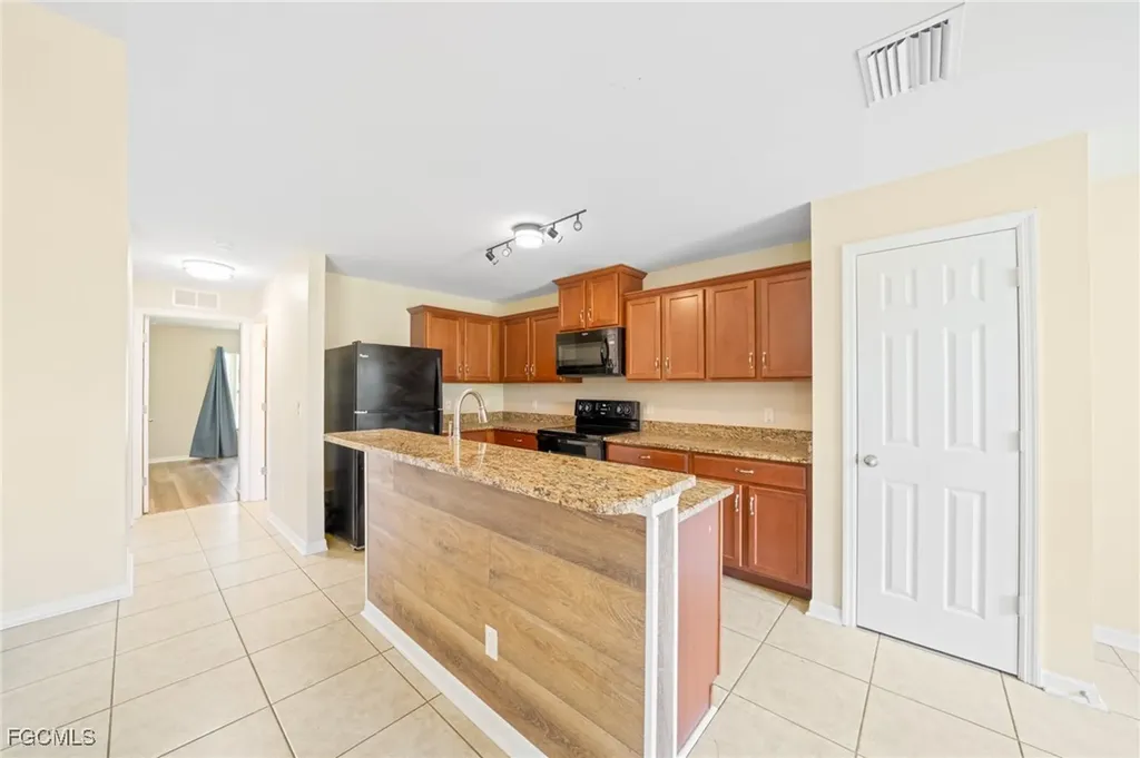 1005 SW 6th Place Cape Coral FL 33991