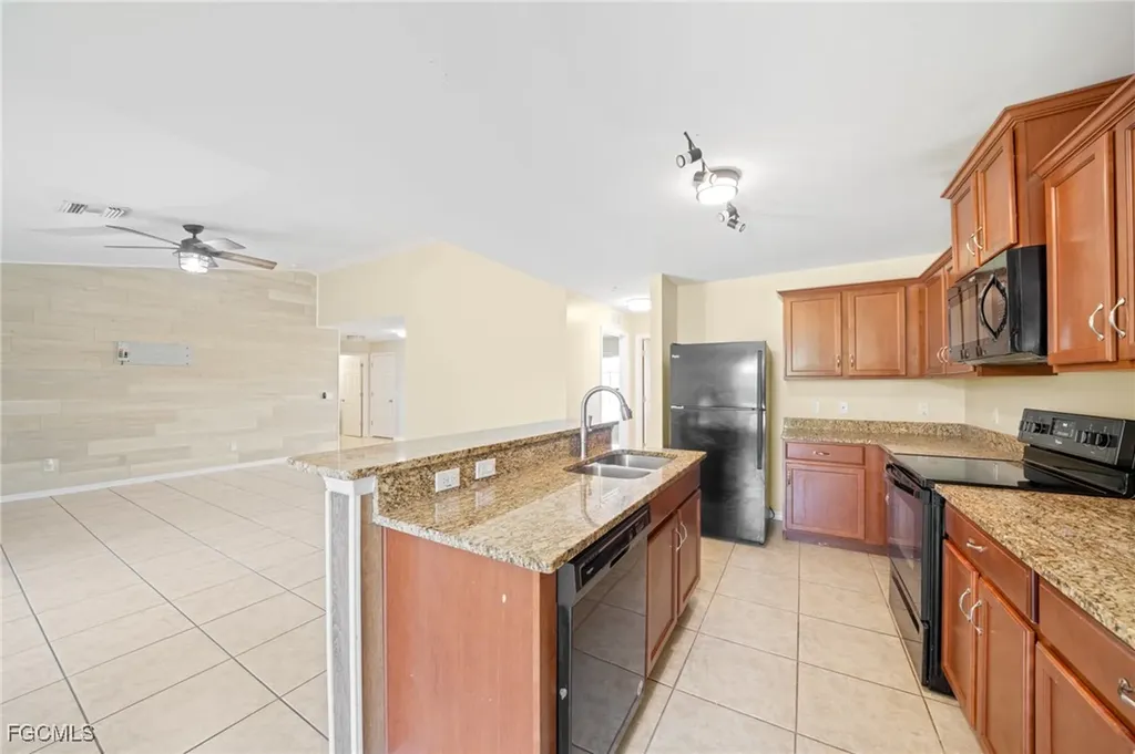 1005 SW 6th Place Cape Coral FL 33991