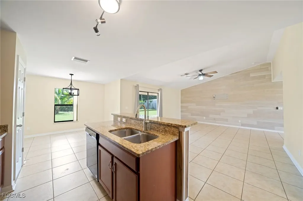 1005 SW 6th Place Cape Coral FL 33991