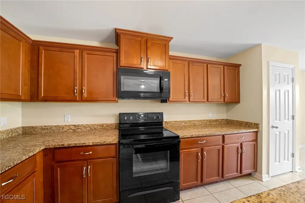 1005 SW 6th Place Cape Coral FL 33991