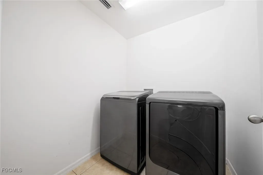 1005 SW 6th Place Cape Coral FL 33991