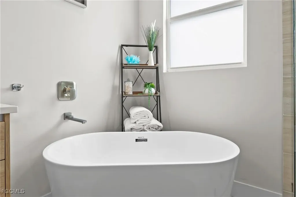 2016 NW 1st Avenue Cape Coral FL 33993