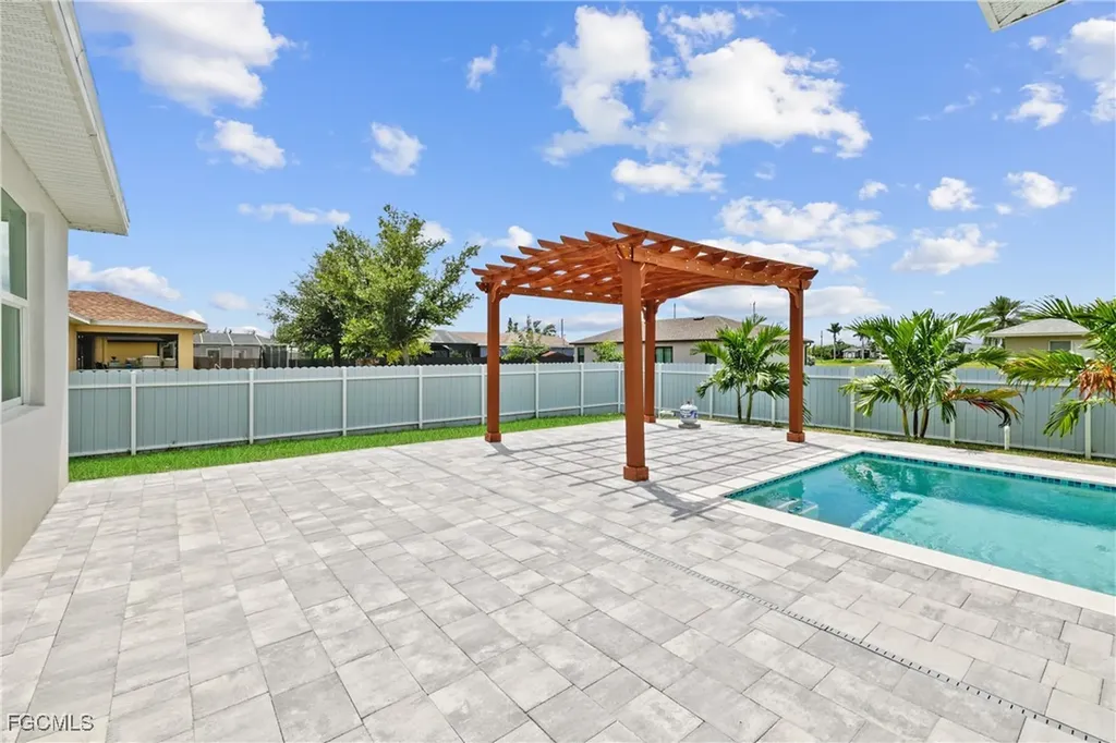 2016 NW 1st Avenue Cape Coral FL 33993