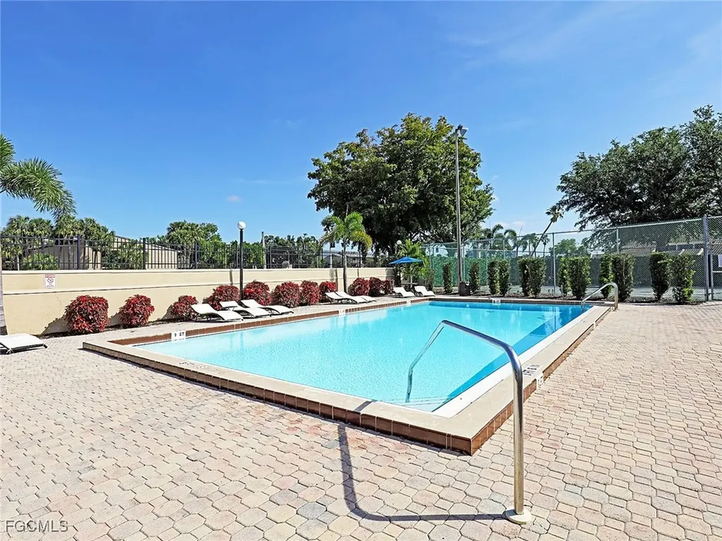 5329 Summerlin Road Fort Myers FL 33919