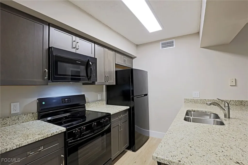 5329 Summerlin Road Fort Myers FL 33919