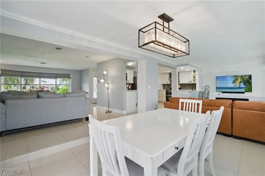 2941 SE 10th Place Cape Coral FL 33904