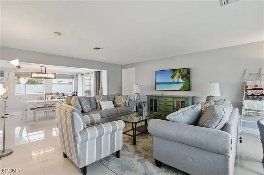 2941 SE 10th Place Cape Coral FL 33904