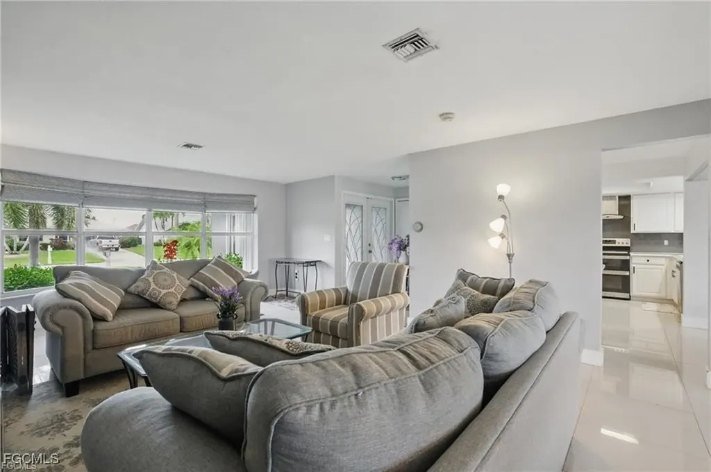2941 SE 10th Place Cape Coral FL 33904