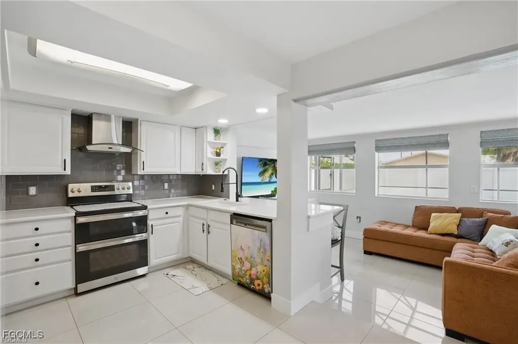 2941 SE 10th Place Cape Coral FL 33904
