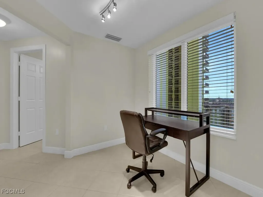 2745 1st Street Fort Myers FL 33916