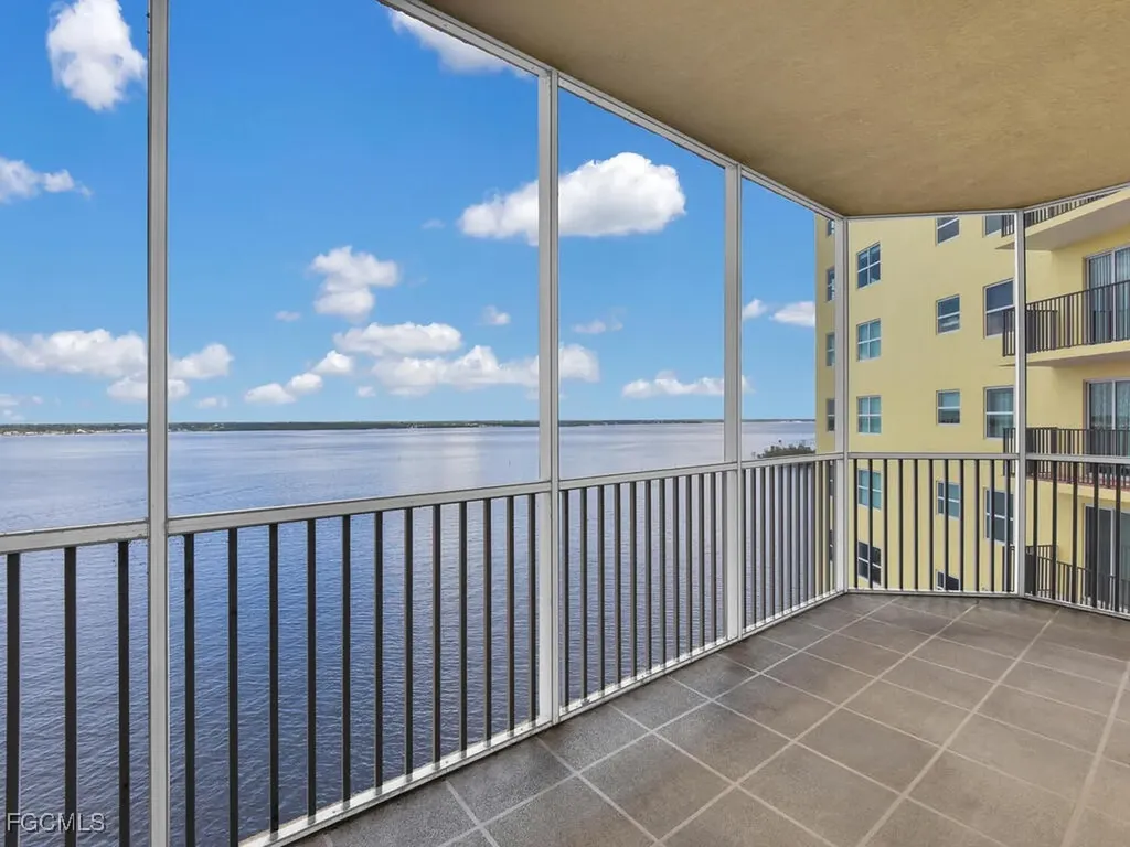 2745 1st Street Fort Myers FL 33916